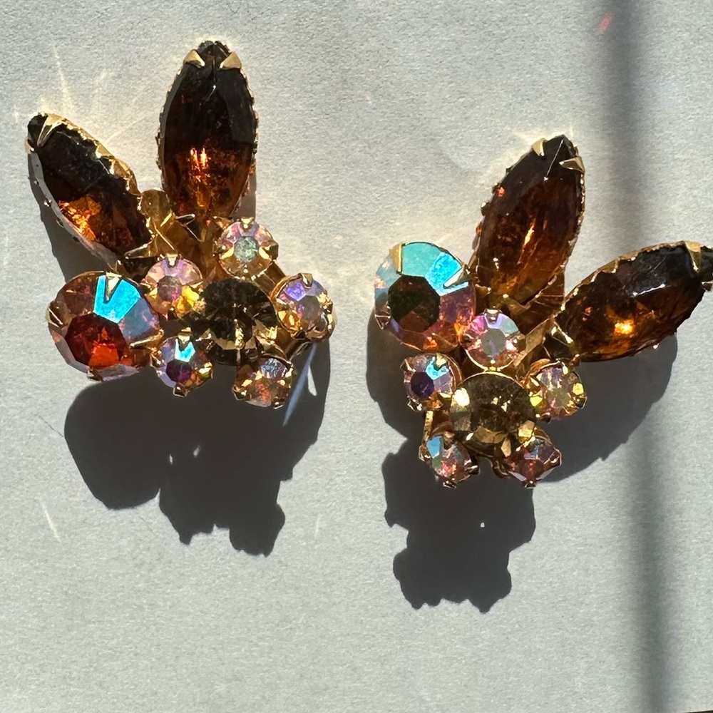 Beaujewels Vintage Crystal and Gold Metal Earrings in excellent condition!